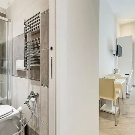 梵蒂冈38套房旅馆 4*