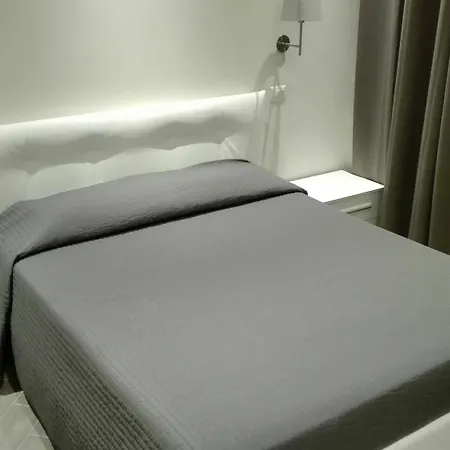 梵蒂冈38套房旅馆 4*